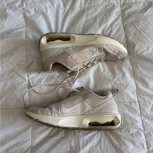 Offer a Price Nike Air Max Verona DJ1975-005 Women’s Size 8 Cream White Sneakers